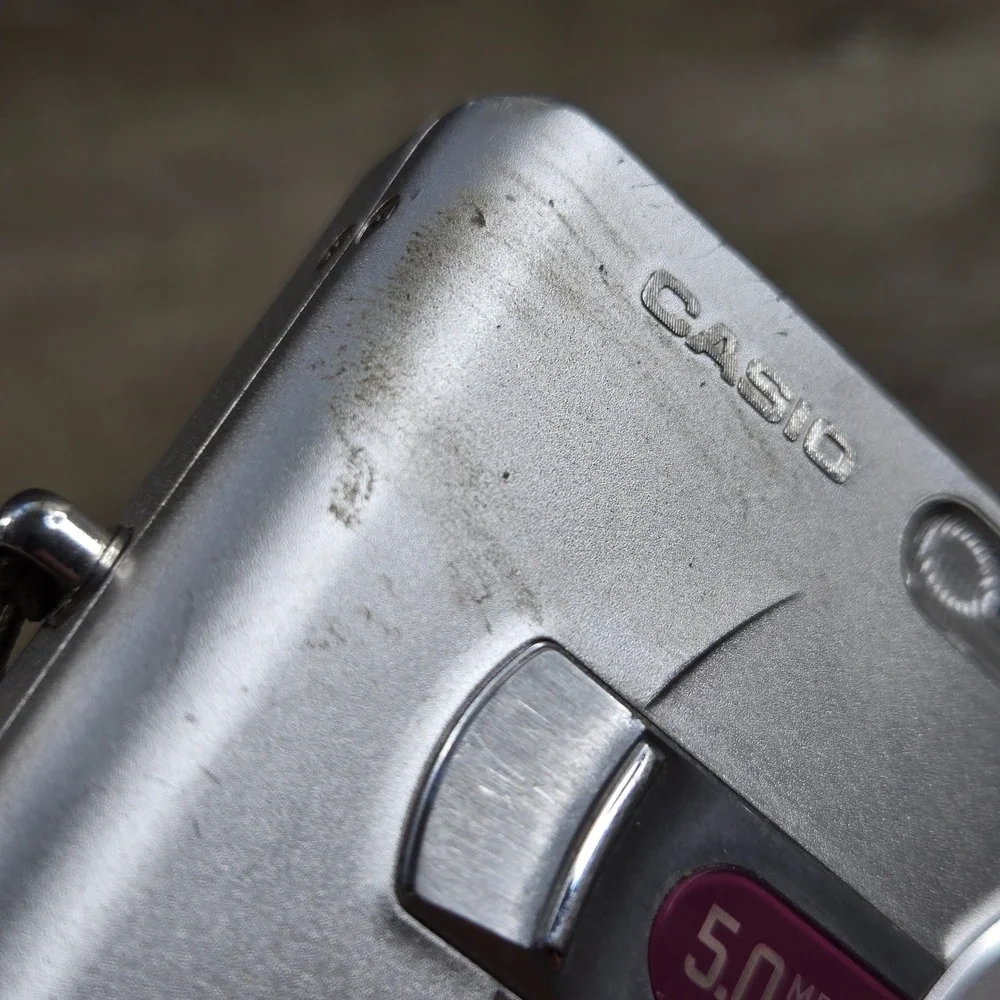 Casio Exilim EX-Z50 5.0MP Digital Camera Silver Bundle Kastar Battery Tested